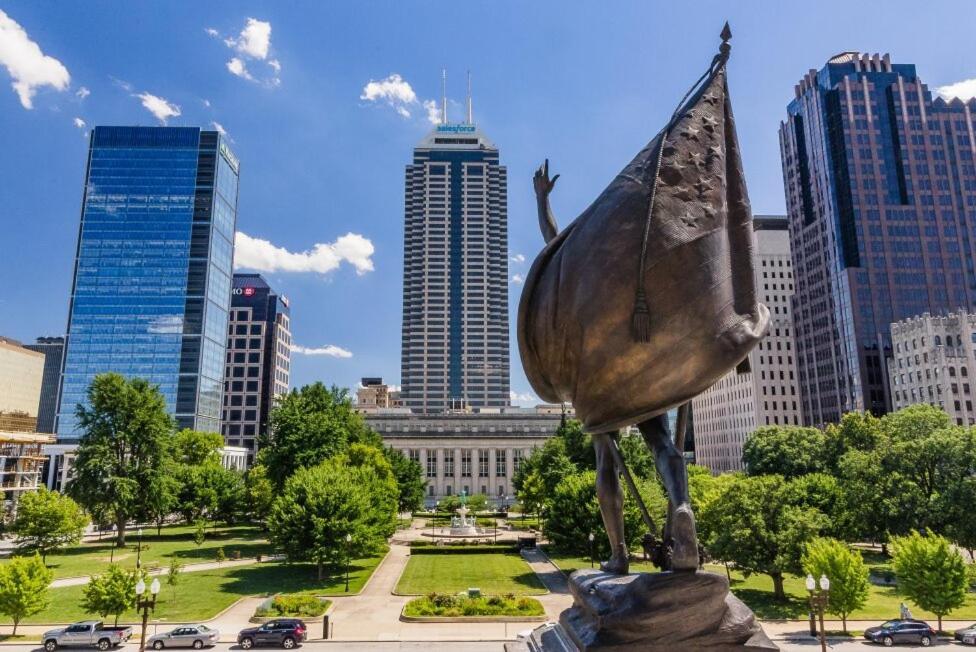 Free Parking! Downtown King Suite Lucas Oil- Conv Center Skywalk#1 Индианаполис Экстерьер фото